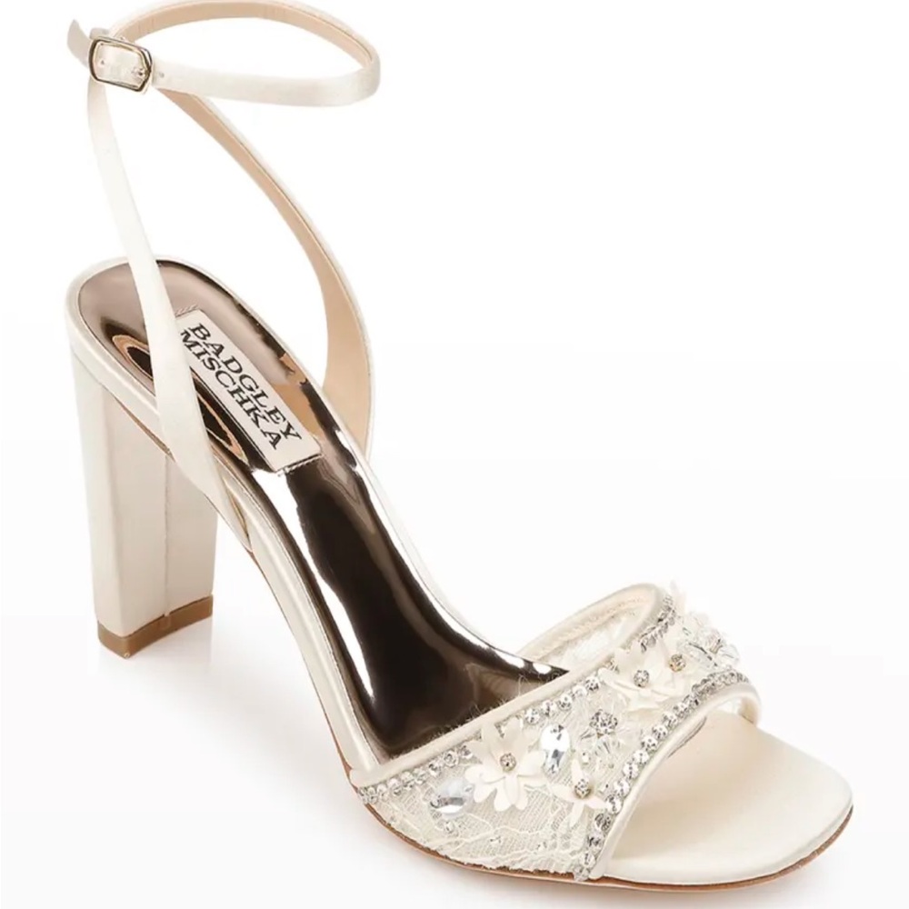 NWT Badgley Mischka Ivory heels size 8.5